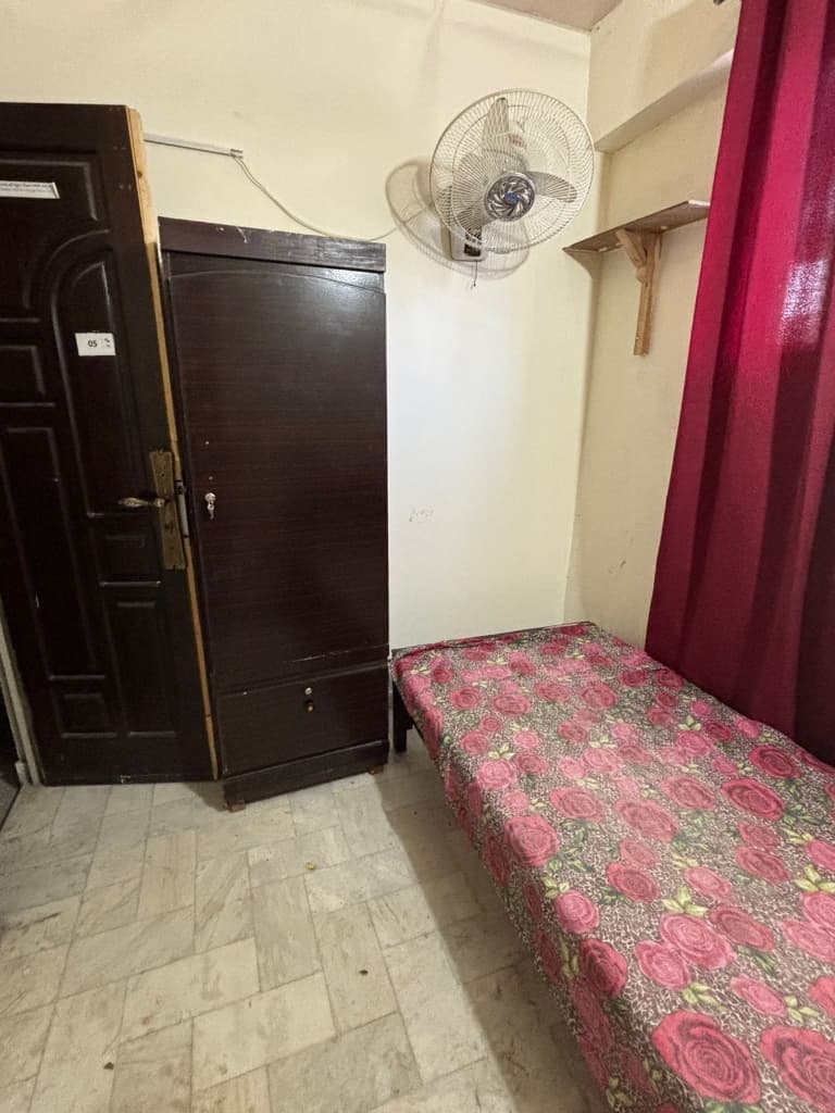 Single Room at Students Shelter